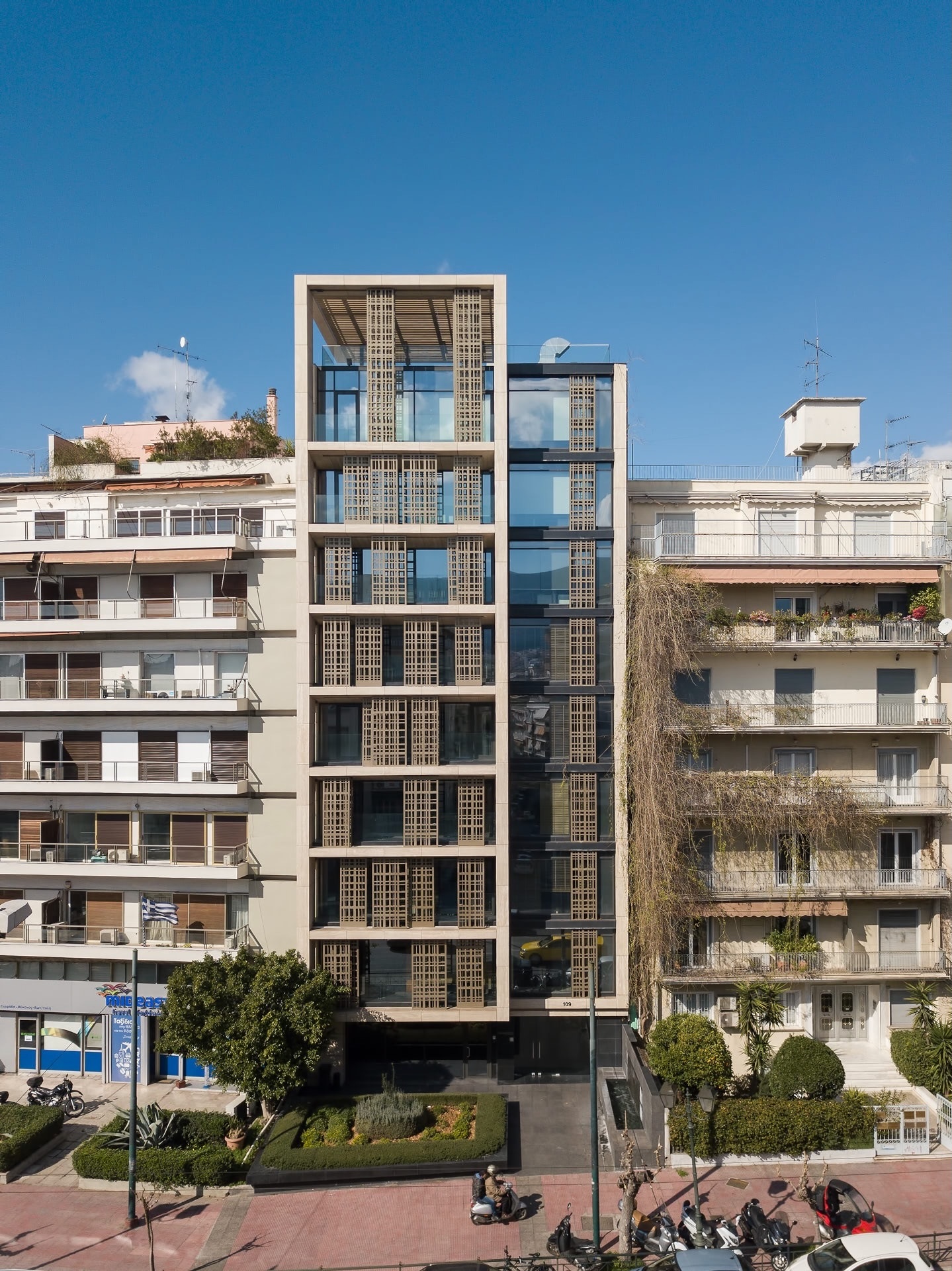 Modern 9-story commercial building on Vas. Sofias Avenue, Athens center